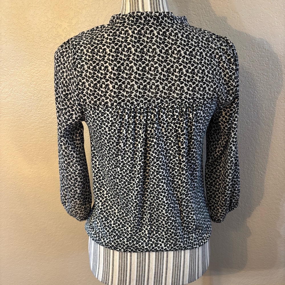 🇺🇸 LOFT Blouse XXSP Peasant Top White Black Leaf Print Keyhole Ties Buttons - Picture 5 of 13